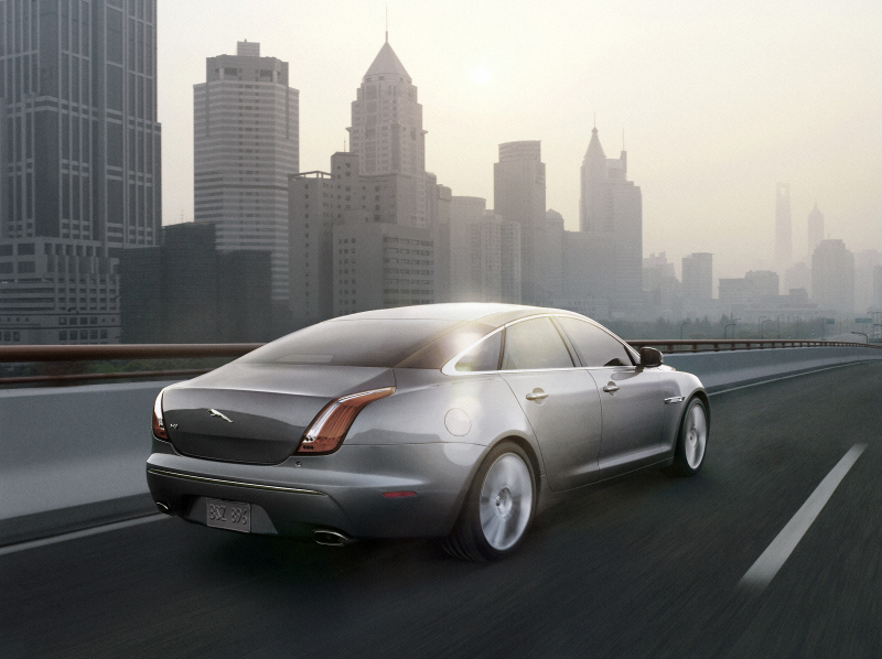 Illustration for article titled 2010 Jaguar XJ: The New Cat Revealed!